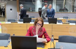 На фона на ситуацията в Близкия изток не бива да губим фокуса си върху Украйна, каза служебният външен министър Надежда Нейнски