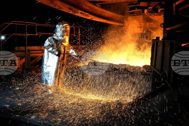 Най-големият завод за алуминий в света свива производството си заради Най-големият завод за алуминий в света свива производството си заради сутиацията с Ормузкия проток