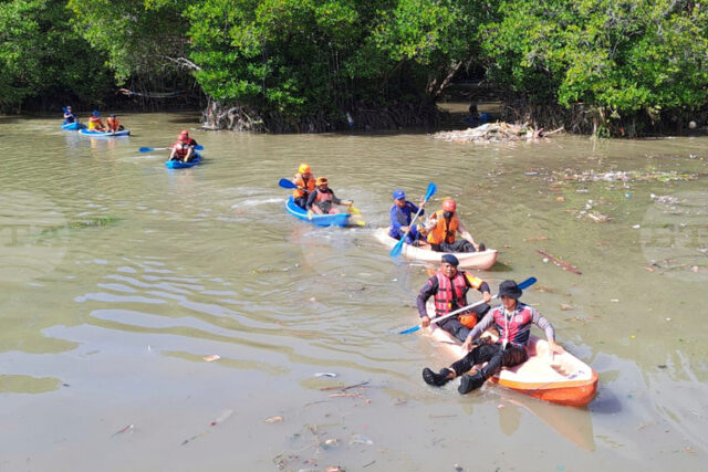 Най-малко двама души загинаха при наводнения на индонезийския остров Бали Най-малко двама души загинаха при наводнения на индонезийския остров Бали