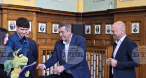 Националната гимназия за сценични и екранни изкуства в Пловдив получи официално документите за новата си сграда