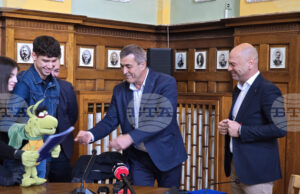 Националната гимназия за сценични и екранни изкуства в Пловдив получи официално документите за новата си сграда