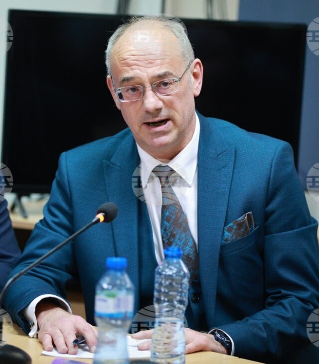 Няма друг град в България, който така мащабно и патриотично Няма друг град в България, който така мащабно и патриотично да отбелязва своя празник, както Велико Търново, каза проф. д-р Атанас Семов