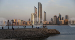 ОАЕ заявиха, че в момента системите им за противовъздушна отбрана реагират на ракетна заплаха