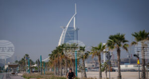 ОАЕ ще поемат разходите за настаняване и храна на блокираните в страната туристи до разрешаването на иранската криза