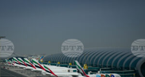 ОБНОВЕНА Авиокомпании продължават да отменят полети след ескалацията на напрежението в Близкия изток