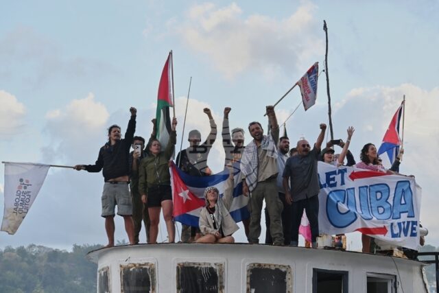 ОБНОВЕНА
                                                                                                Бреговата охрана на САЩ опроверга по-ранното си изявление пред АФП, че двете изчезнали платноходки с хуманитарна помощ са пристигнали в Куба