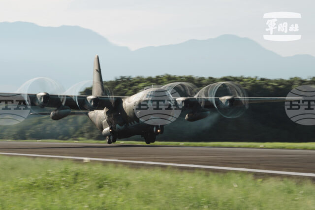 ОБНОВЕНА
                                                                                                Броят на загиналите при катастрофата на военен самолет, който се разби в югозападната част на Колумбия, достигна най-малко 34 души