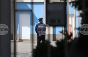 ОБНОВЕНА МВР отбелязва Международния ден в памет на загиналите служители на реда с поднасяне на венци пред полицейския паметник