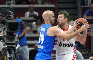 Олимпиакос с Александър Везенков се наложи над Фенербахче в мач от Евролигата