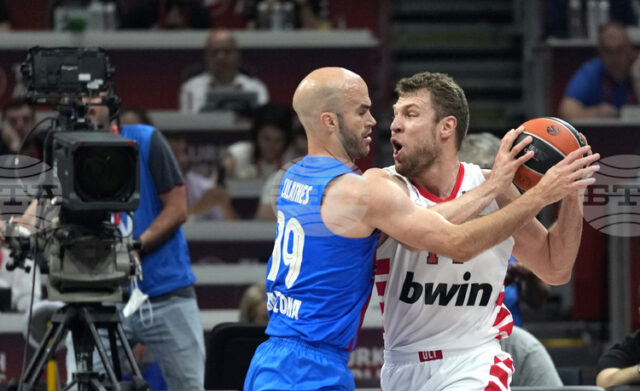 Олимпиакос с Александър Везенков се наложи над Фенербахче в мач от Евролигата