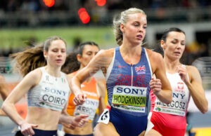 Олимпийската шампионка Кийли Ходжкинсън е останала без екипировката си и е взела назаем шпайкове преди състезанието на 800 метра в Торун Олимпийската шампионка Кийли Ходжкинсън е останала без екипировката си и е взела назаем шпайкове преди състезанието на 800 метра в Торун