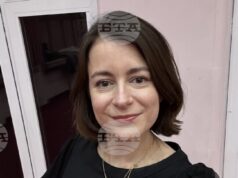 От нас - музикантите, зависи класическата музика да не е наслада само за избрани, каза за БТА цигуларката Лия Петрова