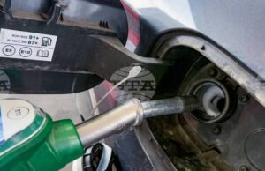 ПАП: От утре в цяла Полша влизат ограниченията на цените на горивата