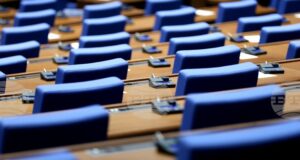 Парламентът ще заседава извънредно на 1 април, депутатите ще изслушат трима служебни министри