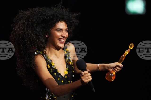 Певиците Оливия Дийн и Лола Янг са сред номинираните за наградите „Айвър Новело"