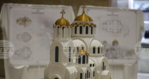 Проектът за нов православен храм в Благоевград, посветен на свети Мина, бе официално представен пред духовници, общественици и жители на града