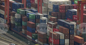 Промишленото производство в САЩ продължава да расте през февруари, но с по-бавен темп, като цените на суровините се повишиха