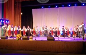 Публиката във Велико Търново аплодира спектакъла на Държавния фолклорен ансамбъл „Филип Кутев“, създаден по случай 75-ата му годишнина