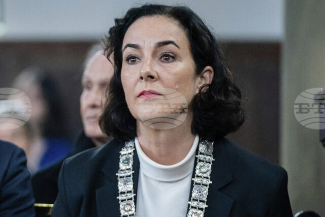 РАЗШИРЕНА
                                                                                                Експлозия нанесе щети на еврейско училище в Амстердам, няма данни за пострадали, съобщи нидерландската агенция АНП