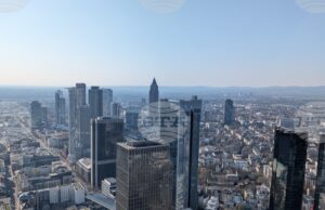 Растежът на германския частен сектор се забавя до тримесечен минимум през март Растежът на германския частен сектор се забавя до тримесечен минимум през март