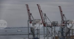 Руските сили атакуваха с дронове пристанищна инфраструктура в украинската Одеска област, обяви областният управител