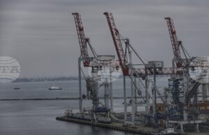 Руските сили атакуваха с дронове пристанищна инфраструктура в украинската Одеска област, обяви областният управител