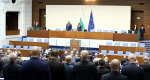 С едноминутно мълчание в памет на депутата от „Възраждане“ Славчо Крумов започна днешното пленарно заседание