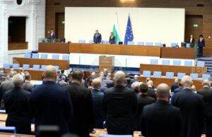 С едноминутно мълчание в памет на депутата от „Възраждане“ Славчо Крумов започна днешното пленарно заседание