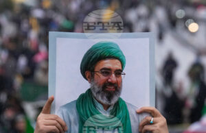 САЩ рискуват "стратегическо поражение" в Иран, смята германски външнополитически експерт