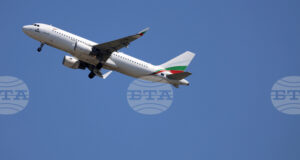 Самолет на "България Еър" лети към Оман, за да прибере български туристи