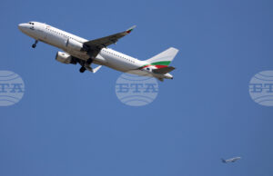 Самолет на "България Еър" лети към Оман, за да прибере български туристи