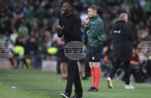 Селекционерът на Сенегал Пап Буна Тиау преди контролата с Перу в Париж: „Знаем, че сме африкански шампиони“ Селекционерът на Сенегал Пап Буна Тиау преди контролата с Перу в Париж: „Знаем, че сме африкански шампиони“