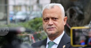 служебният министър Емил Дечев