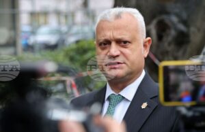 служебният министър Емил Дечев