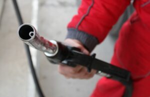 След три дни високи цени: започват компенсации за горивата