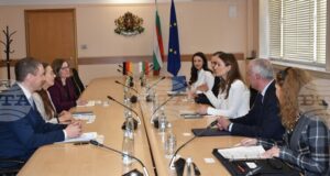 Служебният икономически министър заяви на среща с посланика на Германия, че няма да допусне забавяне на ключови проекти