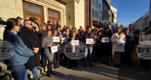 Служители на „Български пощи“ във Враца излязоха на протест с искане за минимум 5 процента увеличение на основните им заплати