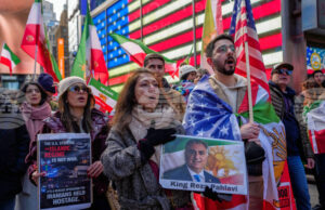 Смъртта на аятолах Хаменей "не означава автоматично край на системата", каза пред АФП вдовицата на последния ирански шах