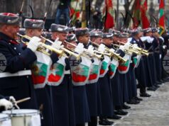 София отбелязва Трети март с издигане на националното знаме, смяна на почетния гвардейски караул и тържествена заря