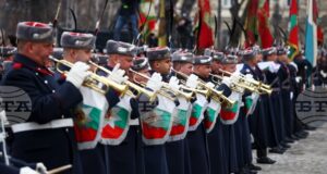 София отбелязва Трети март с издигане на националното знаме, смяна на почетния гвардейски караул и тържествена заря