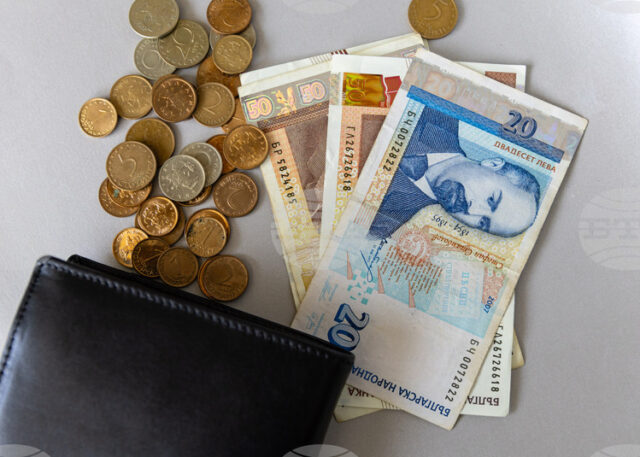 Средното равнище за ЕС, изразено в стандарти на покупателната способност, Средното равнище за ЕС, изразено в стандарти на покупателната способност, е около 41 600 евро, показват данни на НСИ