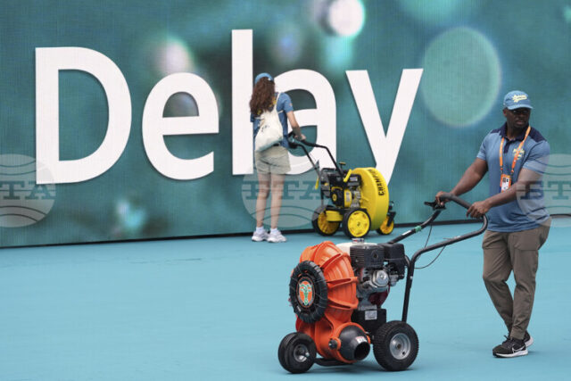 Срещите от първия кръг на турнира по тенис от сериите „Мастърс 1000“ в Маями бяха преместени за по-късни часове заради дъжд