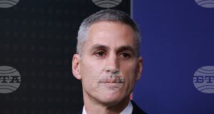 Струва си да си напомним колко много от силата на този свят идва от дамите, каза служебният министър-председател Андрей Гюров