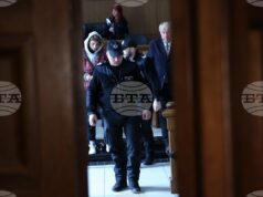 Съдът остави в ареста 39-годишната жена, намушкала с нож четирима души в София