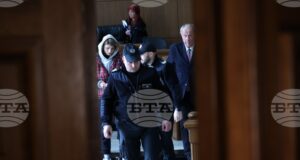 Съдът остави в ареста 39-годишната жена, намушкала с нож четирима души в София