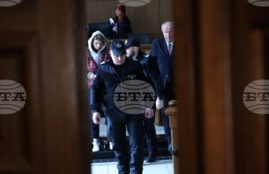 Съдът остави в ареста 39-годишната жена, намушкала с нож четирима души в София