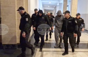 Съдът остави в ареста седем от общо осем души, обвинени за участие в престъпна група за изнудване Съдът остави в ареста седем от общо осем души, обвинени за участие в престъпна група за изнудване