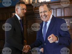 Министрите на външните работи на Русия Сергей Лавров (вдясно) и на Унгария Петер Сиярто