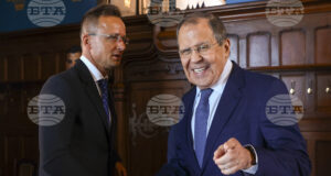 Министрите на външните работи на Русия Сергей Лавров (вдясно) и на Унгария Петер Сиярто