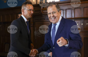 Тайните разговори с Москва – напрежение между Унгария, АзГ и европейските институции Министрите на външните работи на Русия Сергей Лавров (вдясно) и на Унгария Петер Сиярто